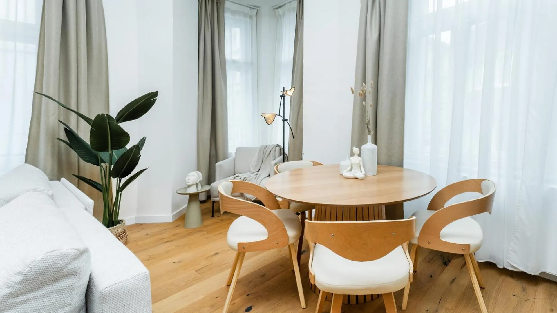 Cozy Wenceslas Square 700M Apartment, Prag Lägenhet