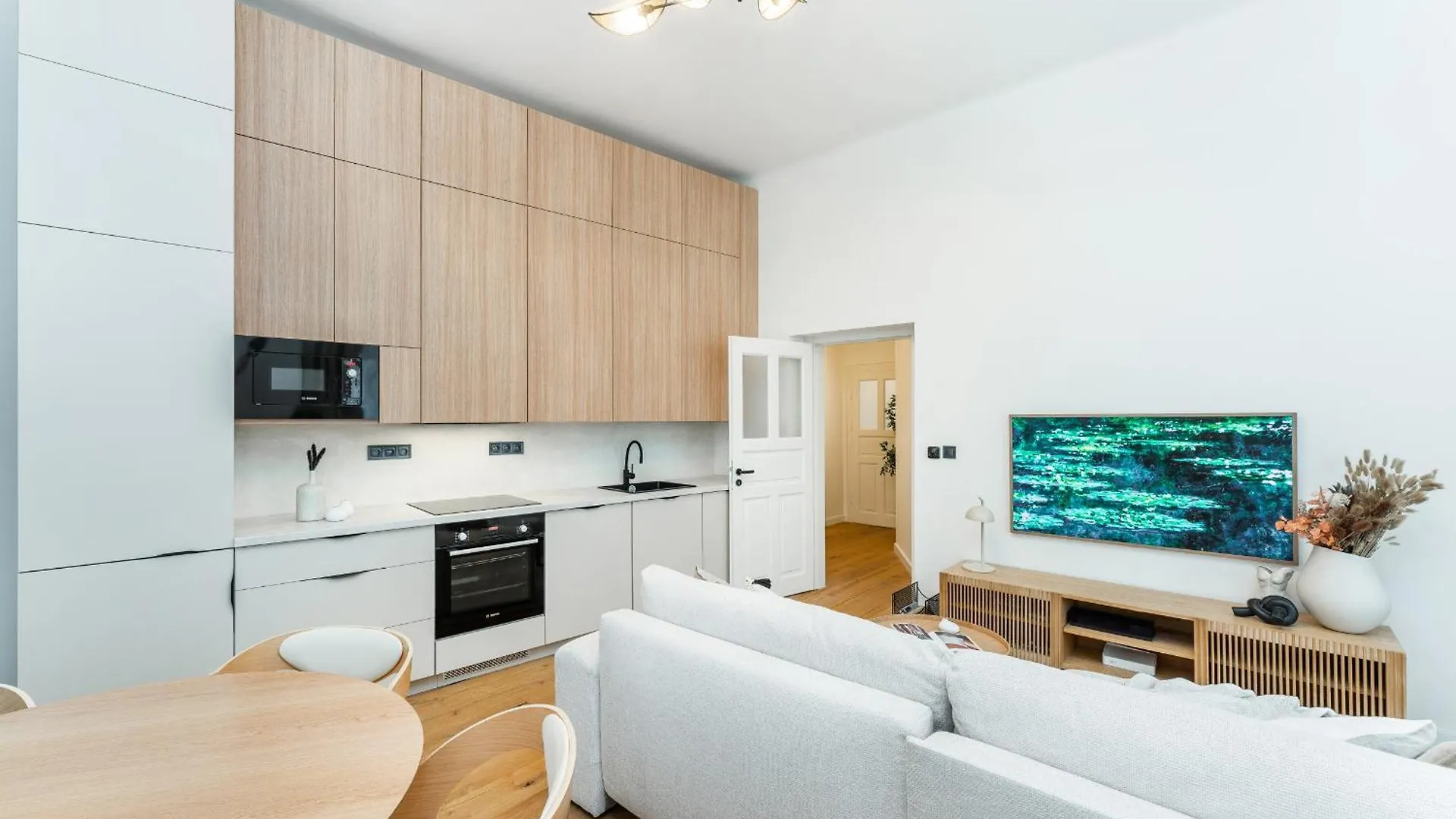 Cozy Wenceslas Square 700M Apartment, Praag
